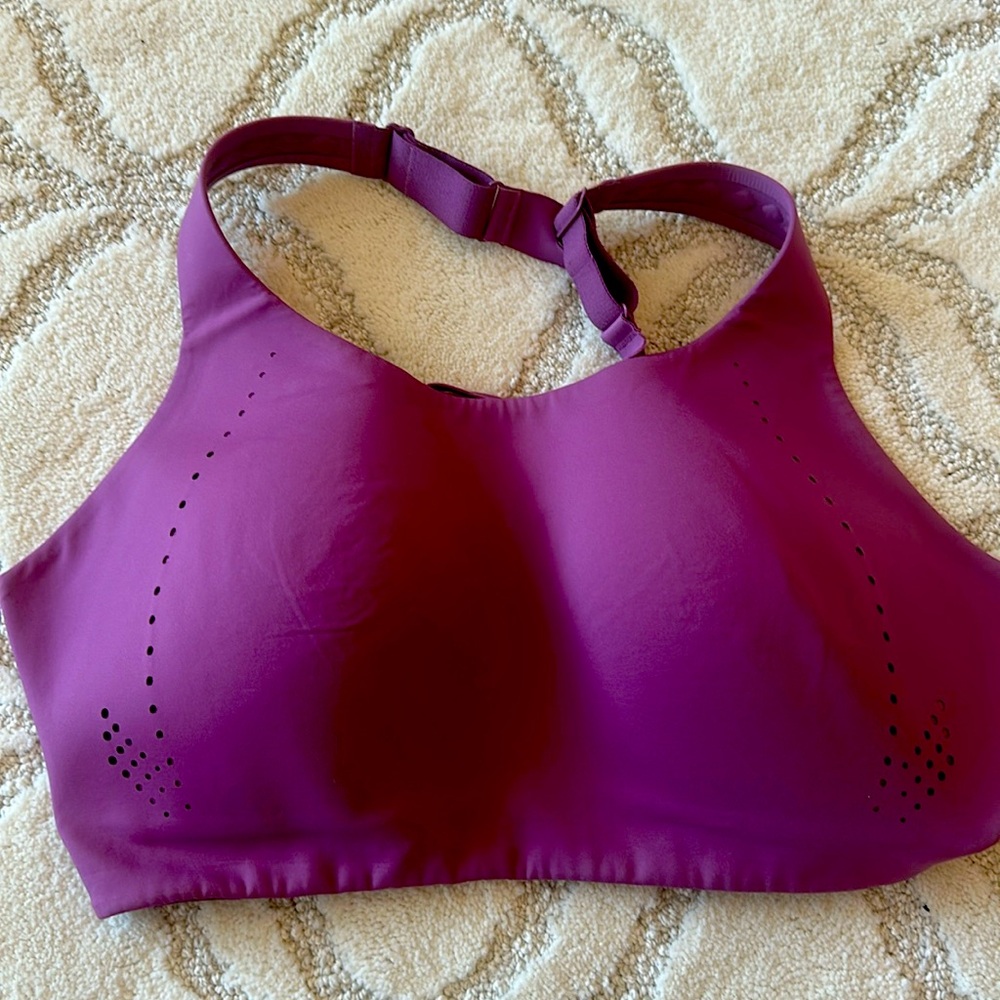 Lululemon sports bra in 36DD